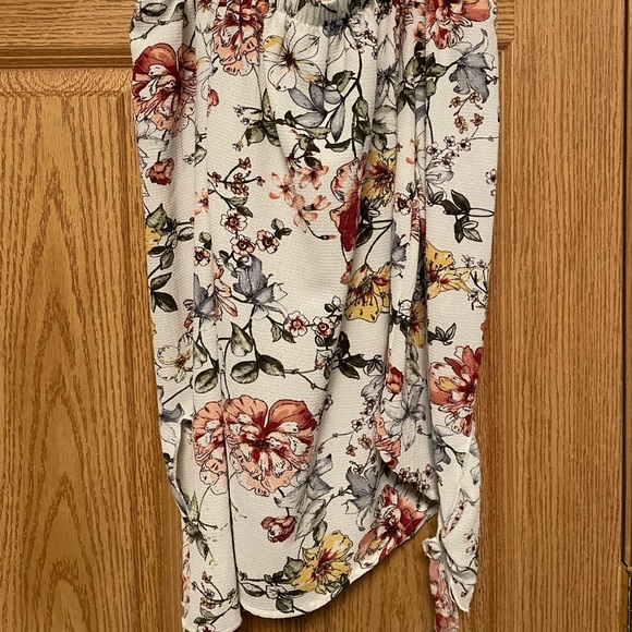 Off the shoulder floral top - Picture 3 of 6